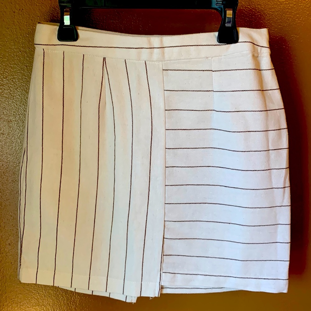 Urban Outfitters women’s skirt. Size small.